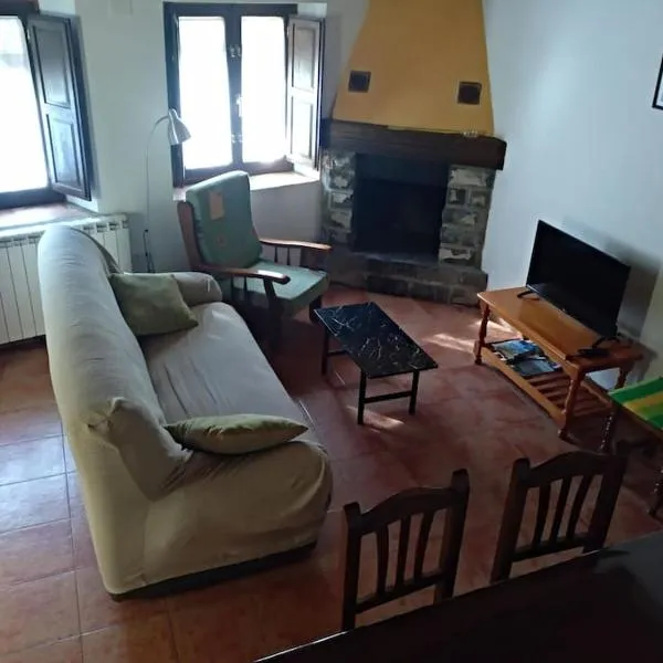 Casa Lovaco (Borau)، فندق في Aísa