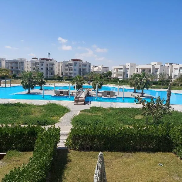 Amwaj North coast chalet in 1st floor families only, hotel v destinaci El Alamein