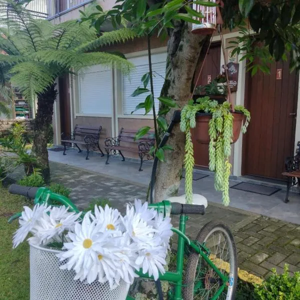 Pousada Caminho das Rosas - temporada ou diária em Gramado, hotel v destinaci Gramado
