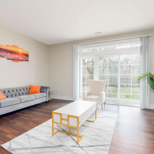 Stylish 1BR in at the Crossing, hotel in Indianapolis