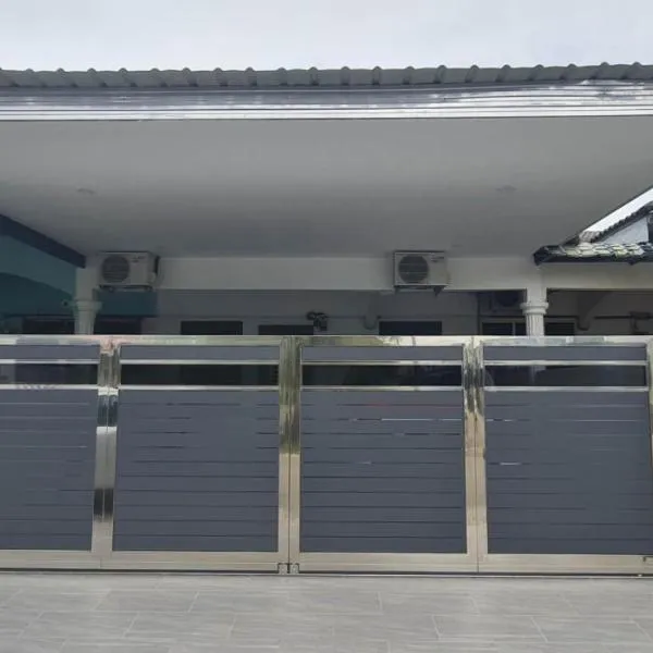 Mersing little homestay II, hotel v destinaci Mersing
