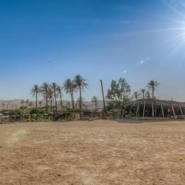 כפר הנוקדים - חדרי אירוח במדבר, מלון בעין גדי