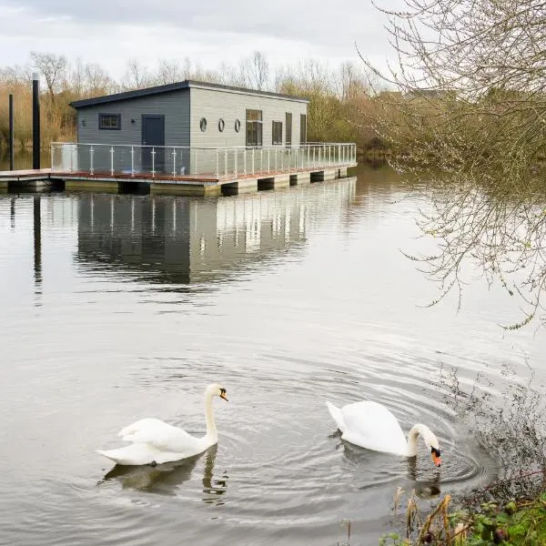 Berth 6 on Upton Lake, Upton-upon-Severn Home on Water, hotel v destinaci Upton upon Severn