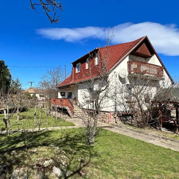 A Festő Vendégháza / The Painter's Guest House, hotel v destinaci Zánka