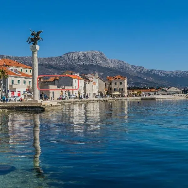 Spacious seafront apartments Karlo, hotel in Kaštela