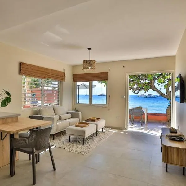 Hamaka condo a beachfront retreat on Simpson Bay Beach, hotel v destinaci Simpson Bay