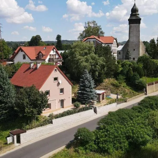 Pod Wieżą u Kory, hôtel à Siedlęcin