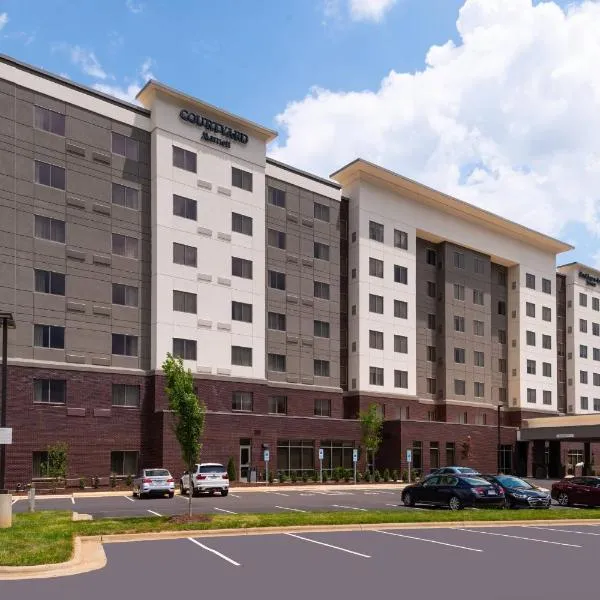 Courtyard by Marriott Charlotte Northlake, khách sạn ở Charlotte