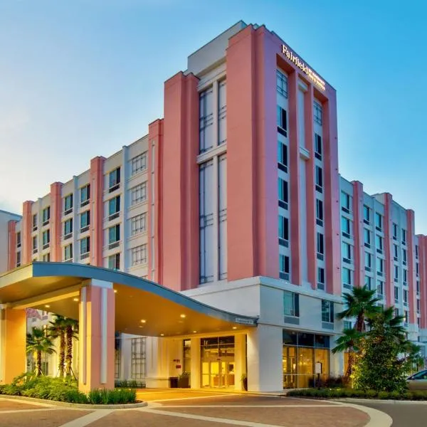 Fairfield by Marriott Inn & Suites Orlando at FLAMINGO CROSSINGS® Town Center – hotel w mieście Sheraton Lakeside Inn Heliport