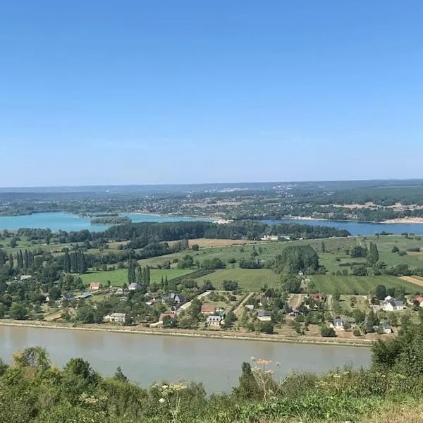 2)Paisibilité à 2 pas de la Seine proche commerces, hotel in Duclair