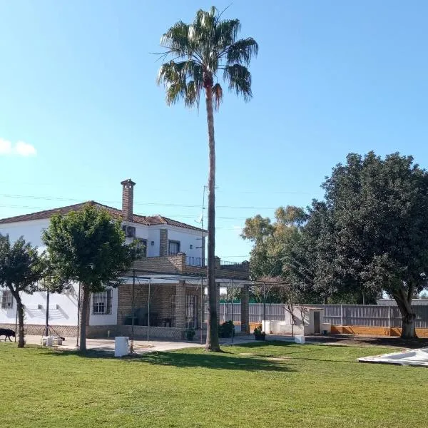 Casa Rural El Algarrobo, hotelli kohteessa Utrera