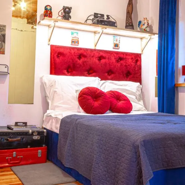 Retro Haven - A Timeless Escape for Nostalgic Souls by NamastayPL: Marki şehrinde bir otel