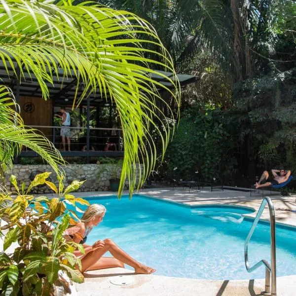 Believe Surf & Yoga Lodge Santa Teresa、サンタ・テレサのホテル