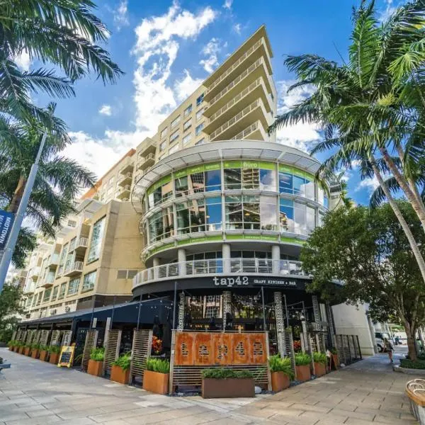 Spacious 2BD 2BTH at Midblock, hotel v Miami