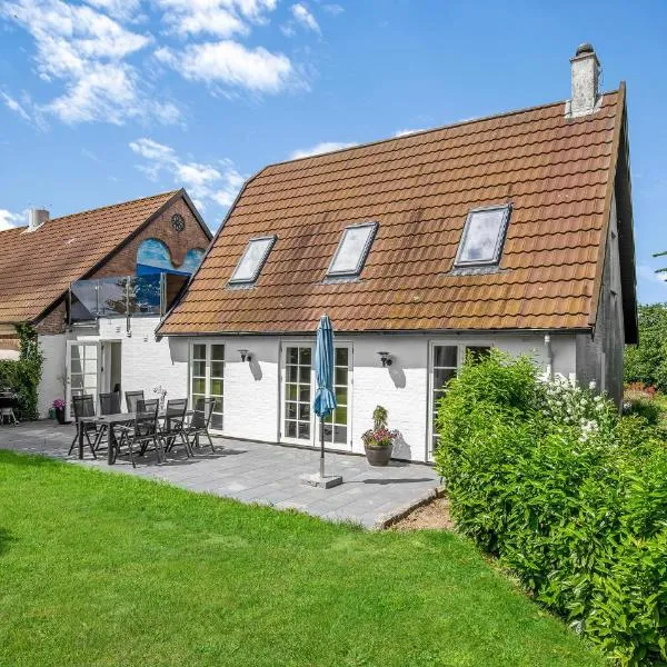 Gorgeous Apartment In Rønne With Wifi, hotel in Rønne