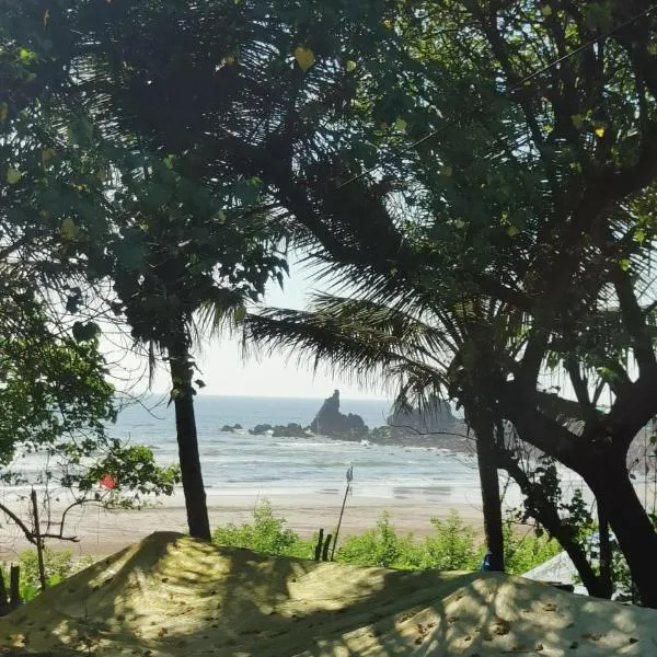 12 Monks - Beachfront Hostel photo 2