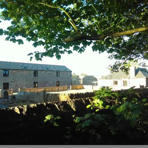 Berryhill East Steading - 3 bedroom 2 bathroom self-catering - sleeps 6 - Private off-road parking - Yard & Shed - Suit Contractors - Peterhead 1 mile - Newly Refurbished - Underfloor Heating - Drying Room - Golf Driving Range - Cafe - Extensive Footpaths, hotel v destinaci Peterhead