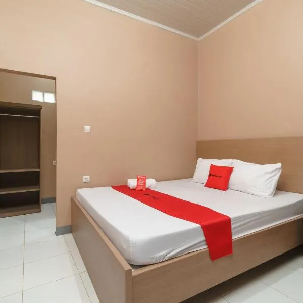 RedDoorz Syariah near Siloam Hospitals Bulak Kapal, hotel v destinaci Bekasi