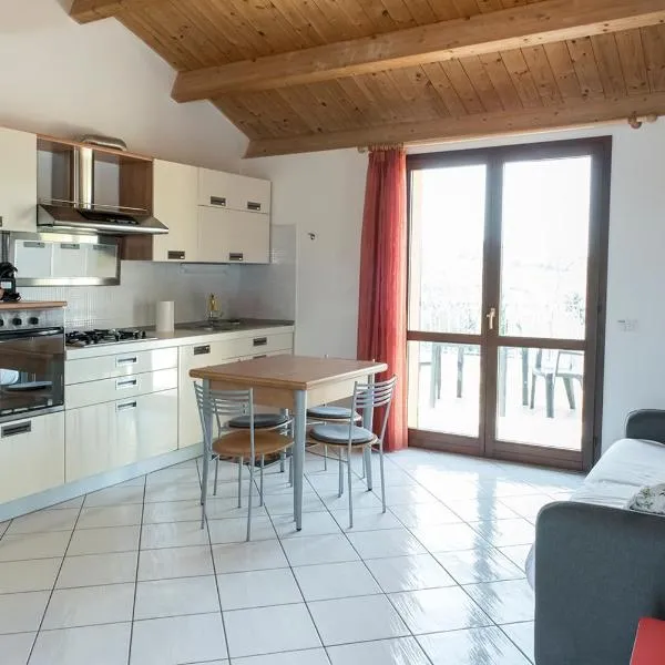 N036 - Numana, bilocale con terrazzo in residence con piscina, khách sạn ở Numana