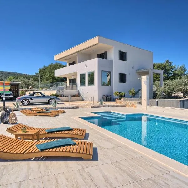 Villa Ming - pool, sea-view and peace, Hotel in Slatine