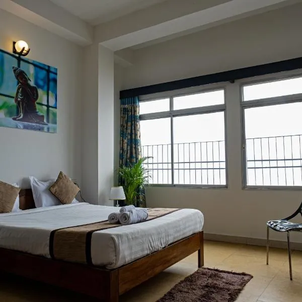 Blissful Stay, 2-min drive from MG Market photo 2