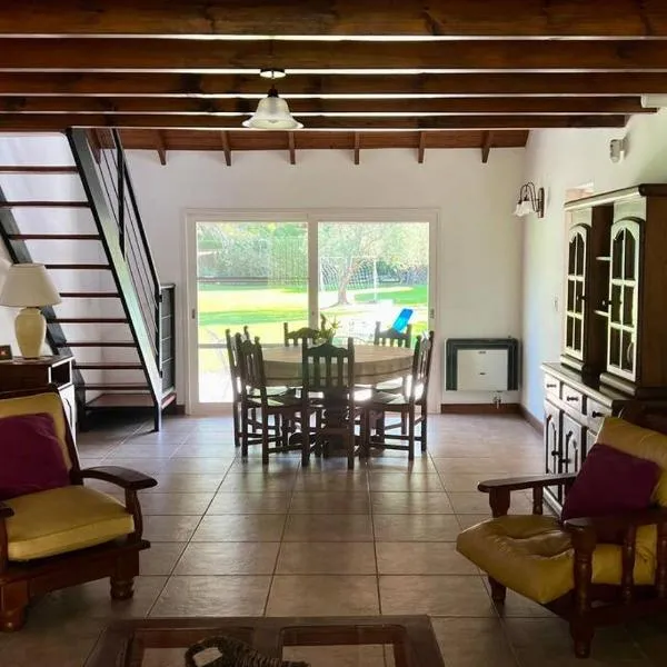 Casa en Ing. Maschwitz con gran parque y pileta, ξενοδοχείο σε Ingeniero Maschwitz