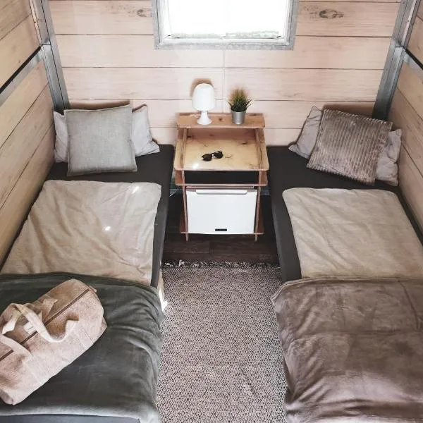 Kieler Woche Lodge Camp, hotel v destinaci Kiel
