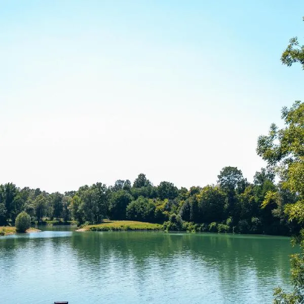 Jezero Laminci, Hotel in Nova Topola