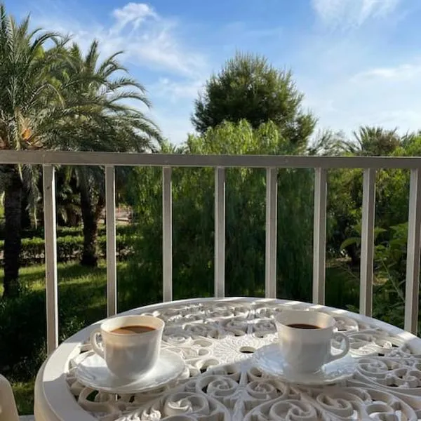 VILLA MARE - 2 beds with balcony, patio and pool and direct park access, hotel em Portman