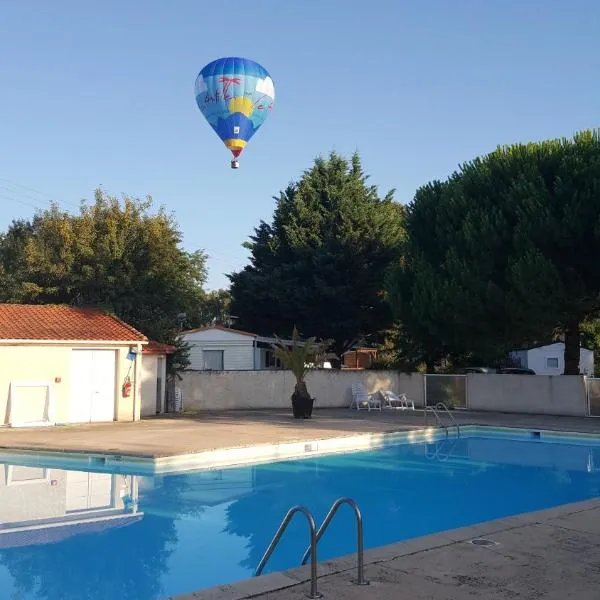 Camping du Nizour, hotell i Birac