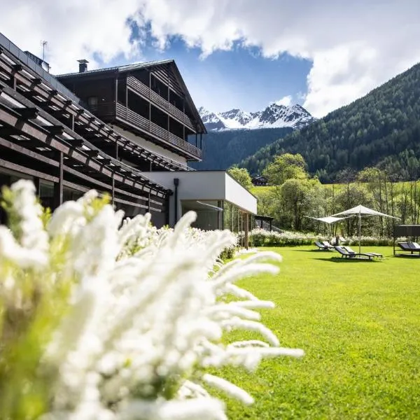 La Casies Mountain Living Hotel, hotel di SantʼAnna