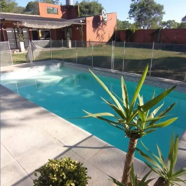 Casa con Piscina y Parrilla、Garupáのホテル