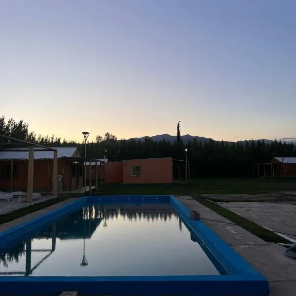 Cabañas EL SOLEADO, hotel in Ullún