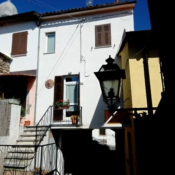 La "Casina nel borgo" , relax a un passo dalle 5 Terre, hotel in Merizzo