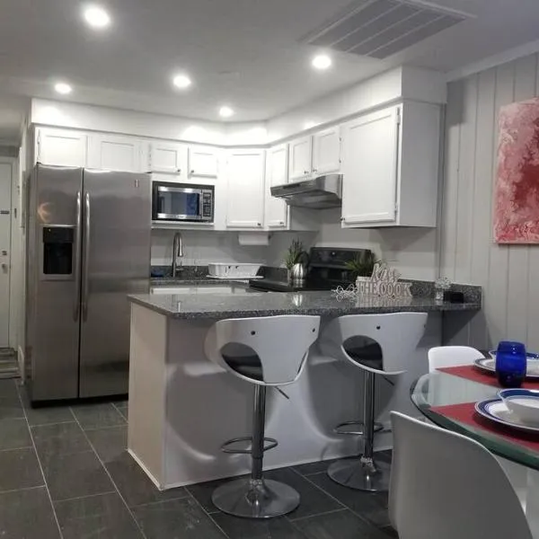 Beautiful cottage near Lake Louisa & mins from Disney, Vehicle Rental Available、クラモントのホテル