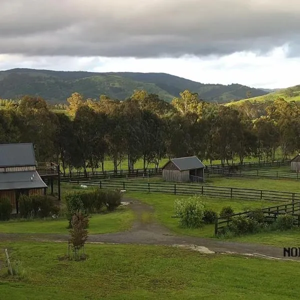 The Stables - Farm Stay, Hotel in Strath Creek