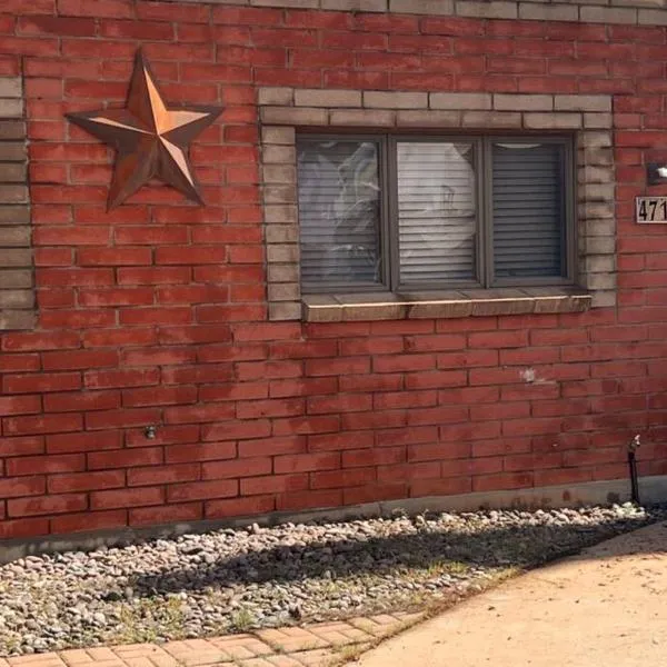 Southwestern charm - minutes from everything 3/2, hotel in Sierra Vista