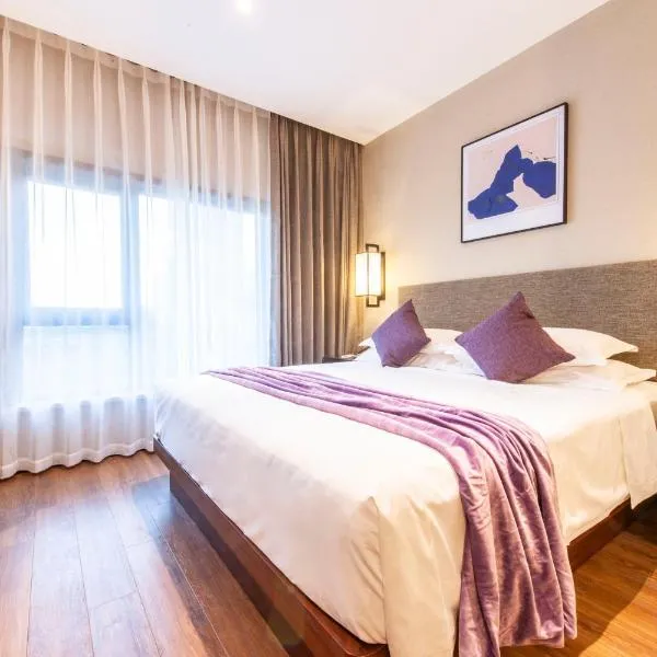 SSAW Boutique Hotel Shanghai Chengman Huangpu River near The Bund, hotel di Shanghai