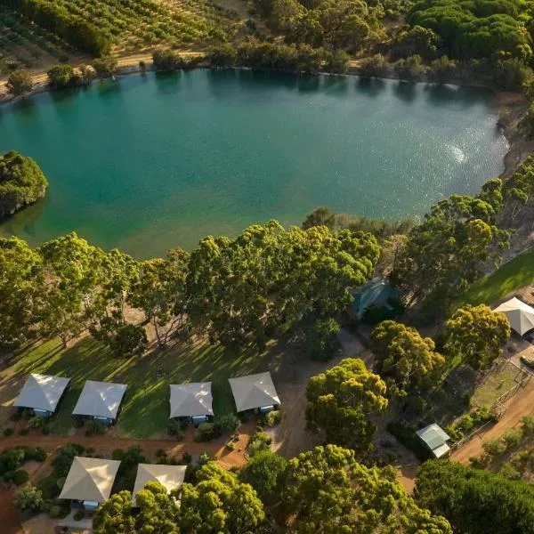 Olio Bello Lakeside Glamping, hotel v destinaci Cowaramup