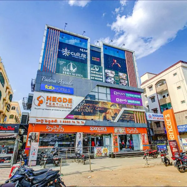 FabHotel SSR Fern Suites - 100M from GSM Mall Madeenaguda, hotel v destinaci Lingampalli