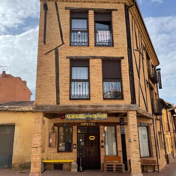 Albergue hostal Sahagún, hotel en Bercianos del Real Camino