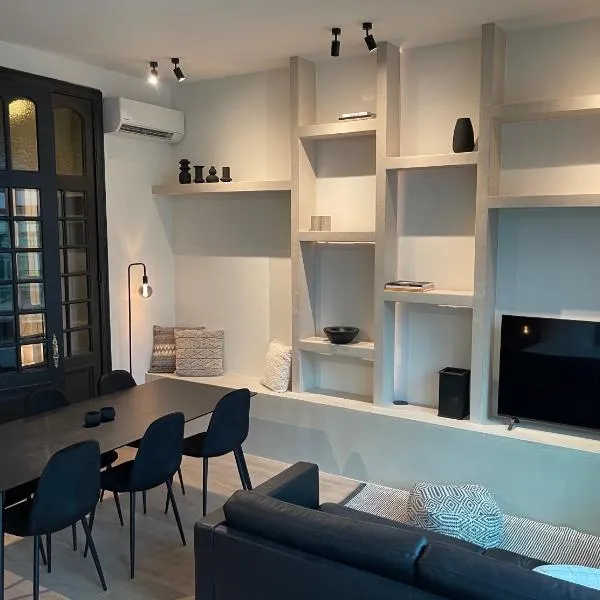 3 Bedroom Art-Nouveau Apartment with Free Parking, hotel v Gentu