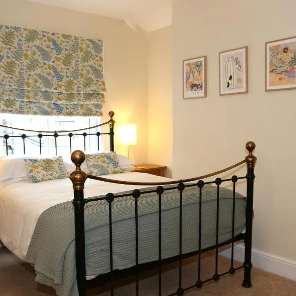 The Waves, hotel in Scarborough