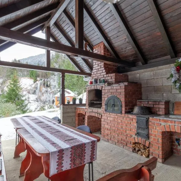 Casa de Vacanta Cascada, hotel in Vidra