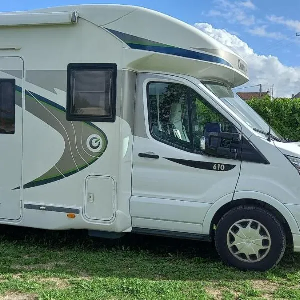 Nuit en Camping car : une experience immersive, ξενοδοχείο σε Segonzac