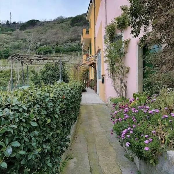 Casa Ninetta, tra mare e natura., hotel v destinaci Finale Ligure