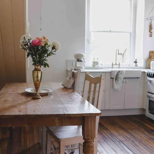 The Shooters Cottage Bellerive I Circa 1830, hotel u gradu Bellerive