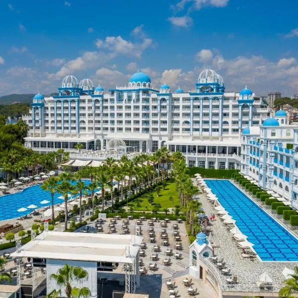Rubi Platinum Spa Resort & Suites, viešbutis Avsalare
