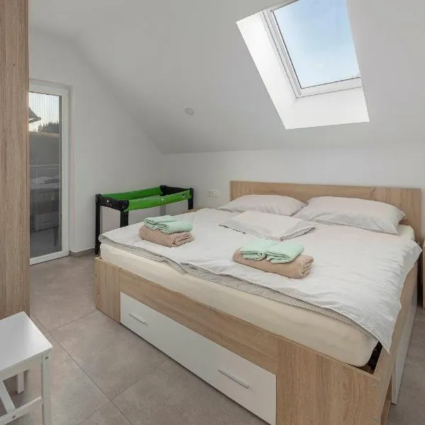 Apartments Linda, hotel a Brezje