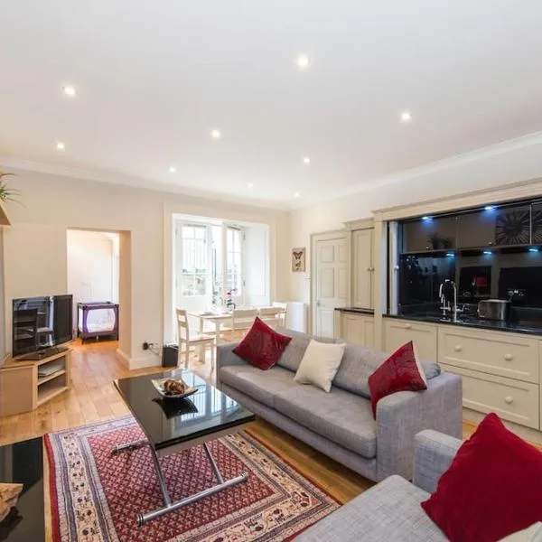 self catering , city centre apartment with Parking, hotel in Edinburgh